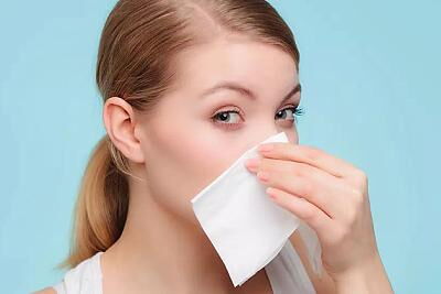 Почему идет кровь из носа? Как остановить носовое кровотечение?